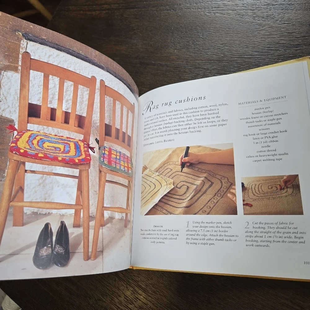 The Cushion Book - Creating Pillows Bolsters and Decorative Accents Craft Book